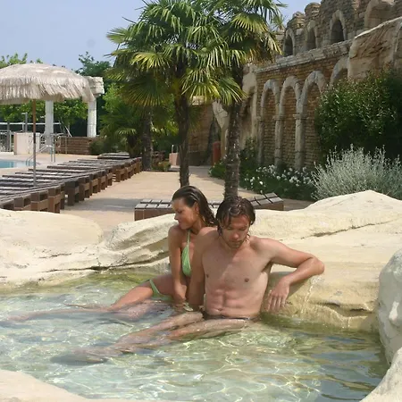 אתר קמפינג Village Tahiti *