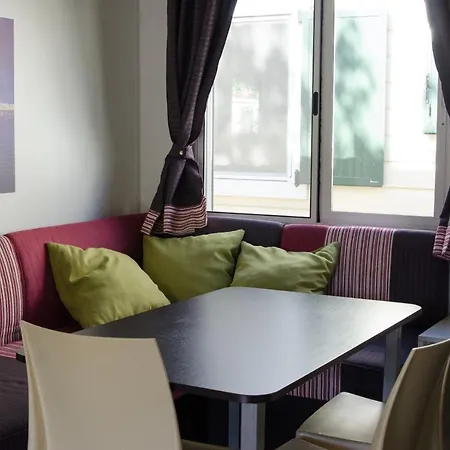 אתר קמפינג Village Tahiti לידו דלה נציוני