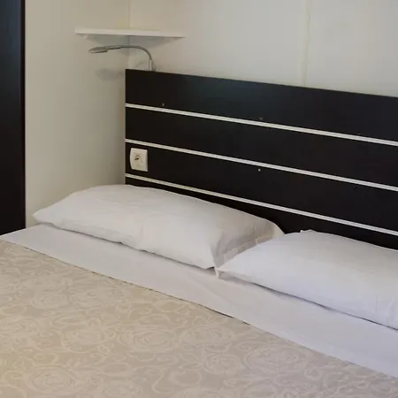 Village Tahiti אתר קמפינג לידו דלה נציוני